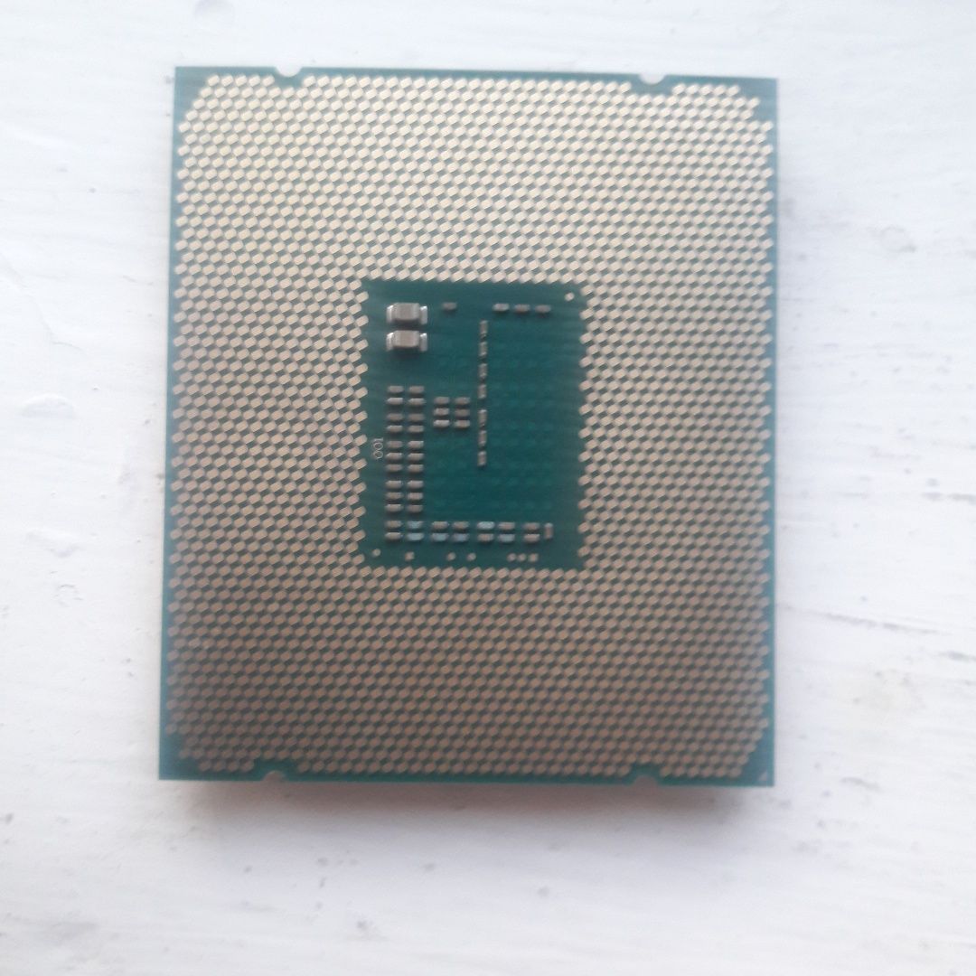Продам процессор intel Xeon E5-2630L V3