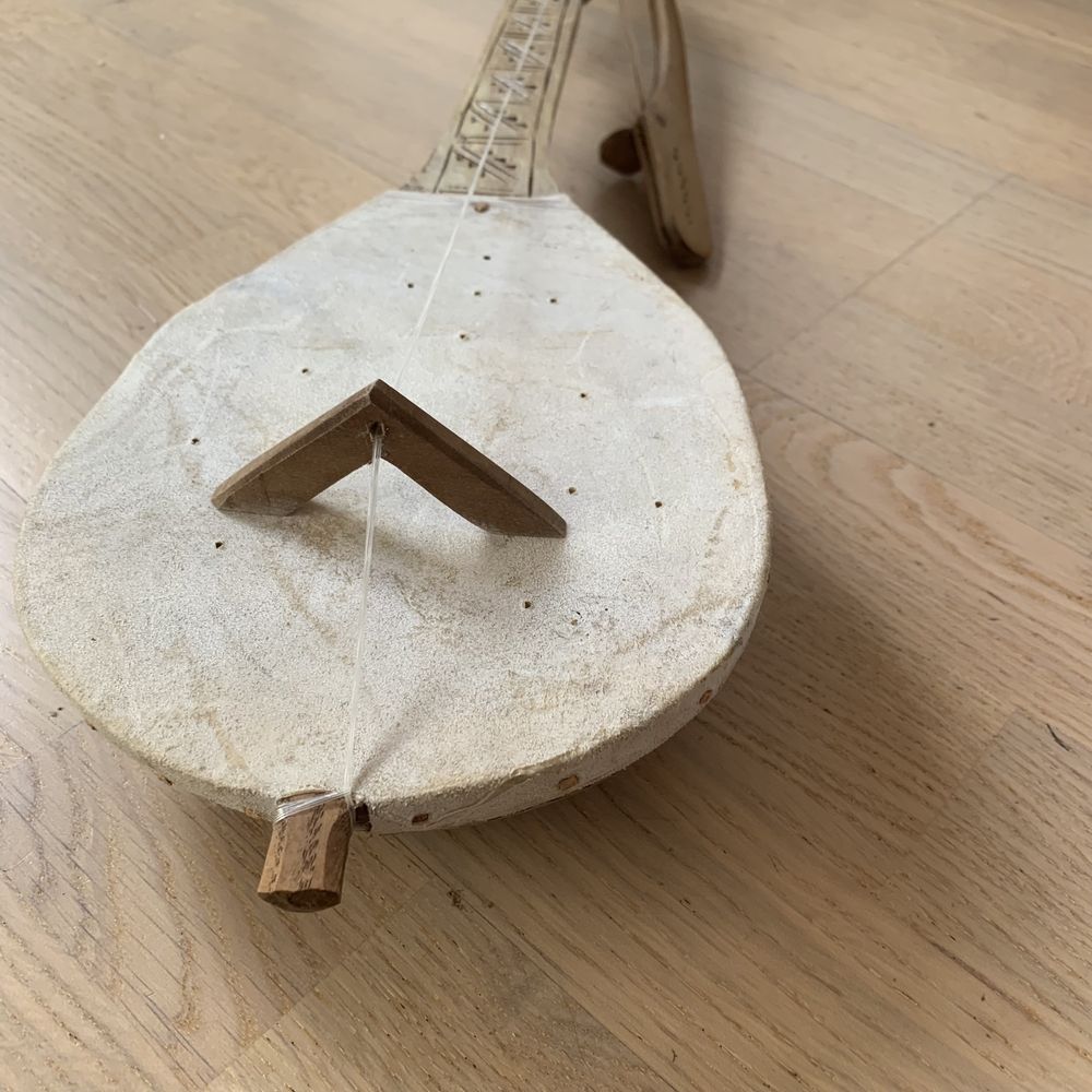 Instrument muzical vechi din lemn