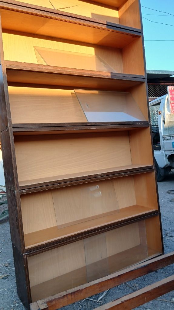 Сотилади книжний полкалар 60000 дан донасии