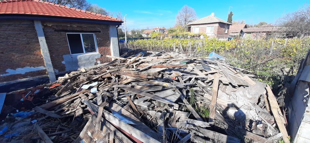 Подарявам 7-8 кубика дърва за горене или да се скълъпи нещо !!!