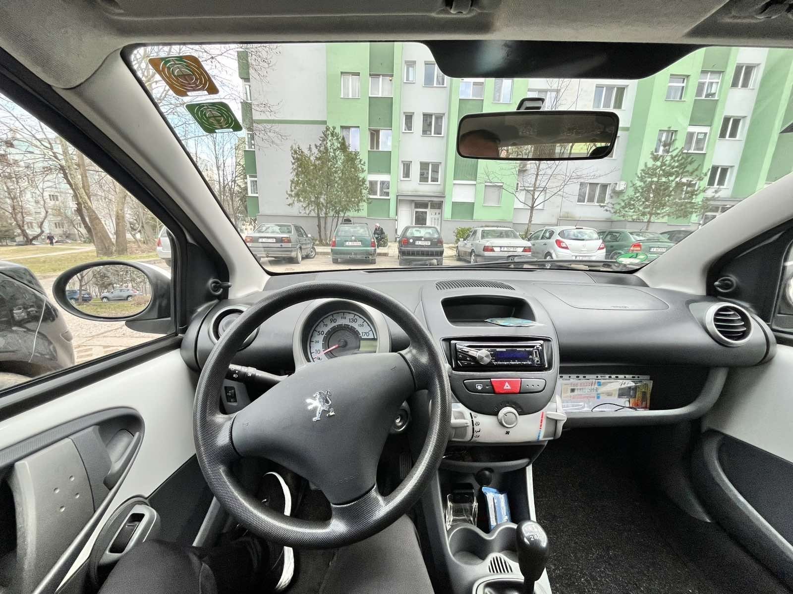 Продавам Peugeot 107