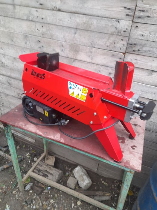 Vând despicător de lemne