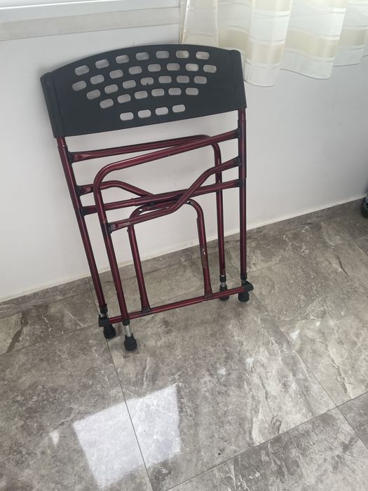 Cadru de toaleta pentru persoane cu mobilitate redusa, reglabil pe ina