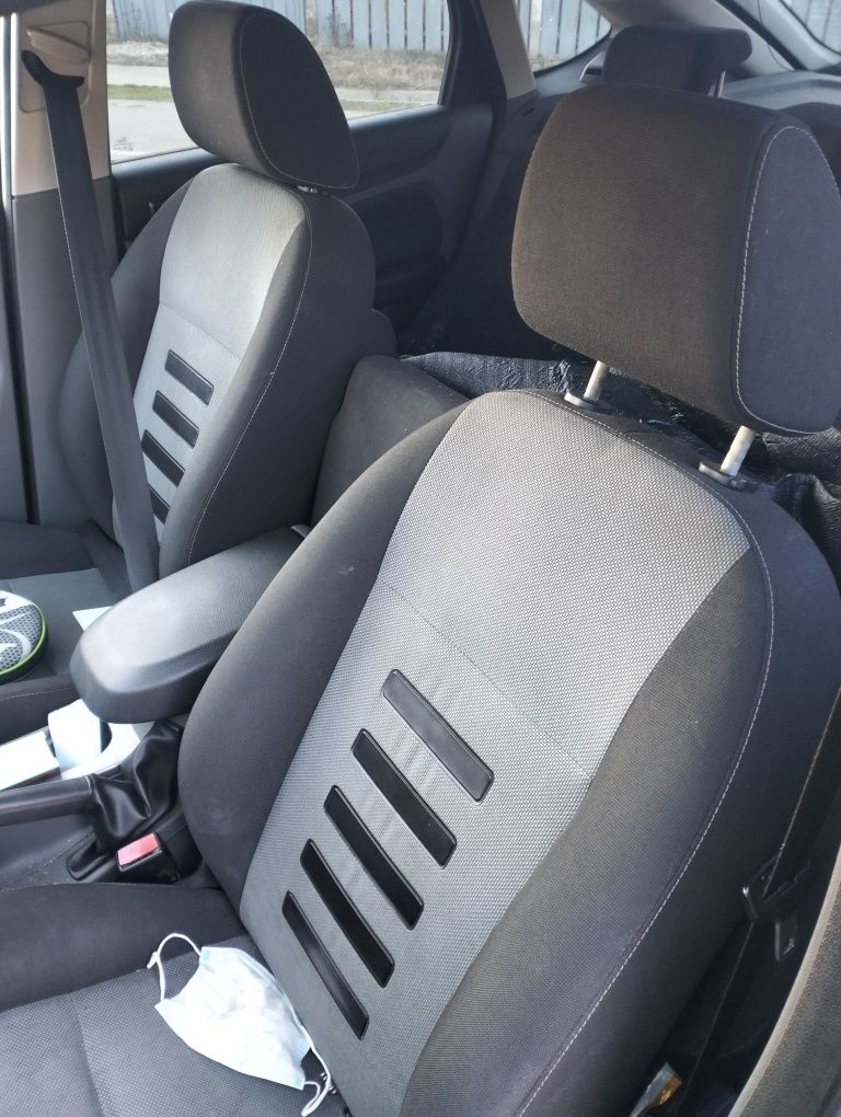 Dezmembrez Ford focus 2