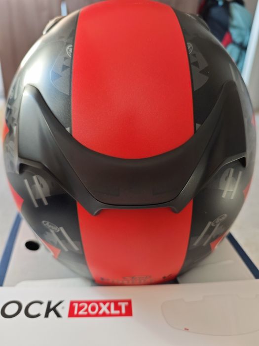 Продавам каска Arai xl
