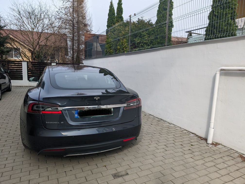 Tesla Model S 85