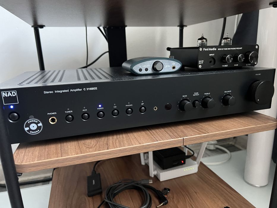 Amplificator Nad, boxe Elac Debut B5.2, Streamer Bluesound Node Nano