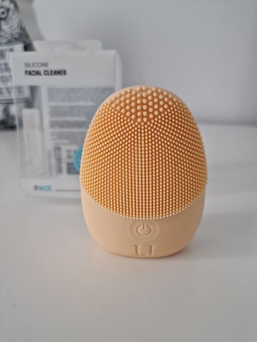 Dispozitiv de curatare a fetei