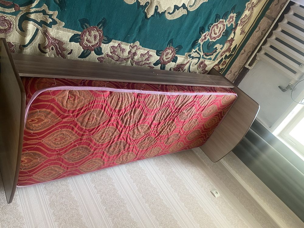 Продам кровати с матрасом