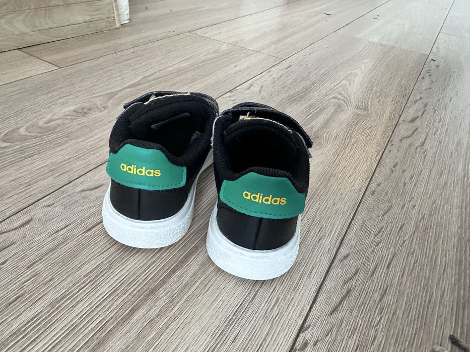 Маратонки Адидас 23номер