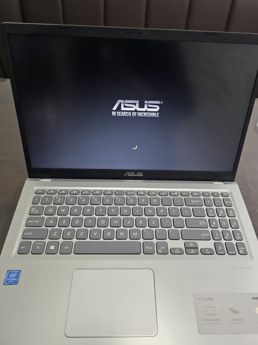 Laptop Asus x515M arata ca nou