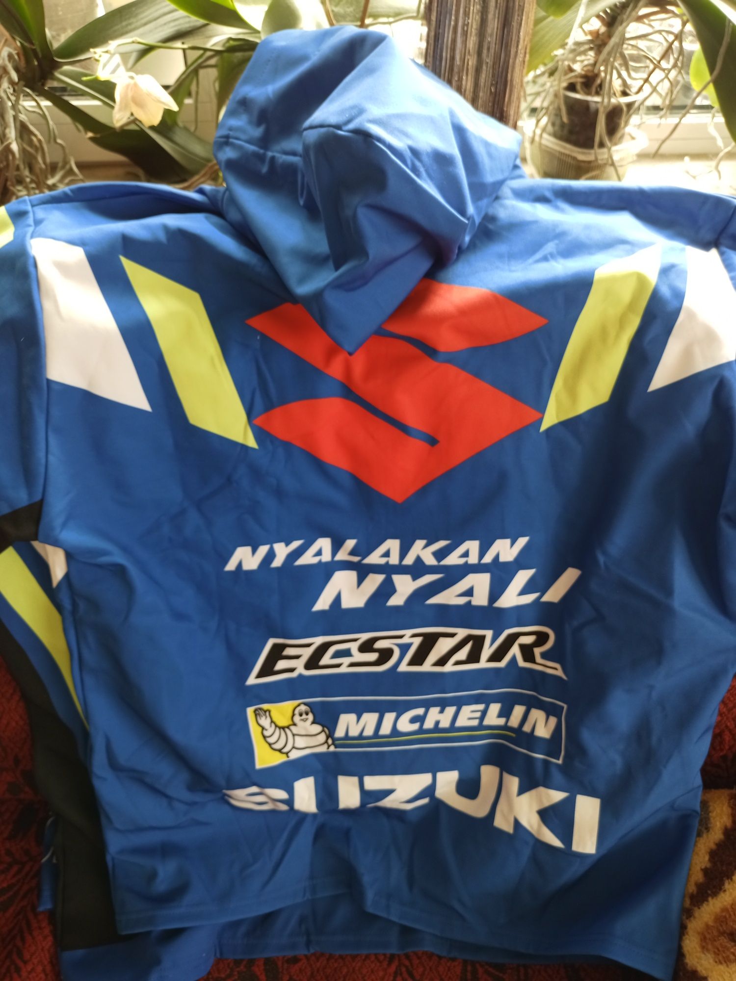 Suzuki ECSTAR Moto GP суичъри няколко модела и ветровка с качулка!