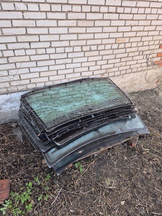 Стекла  авто  отдам бесплатно