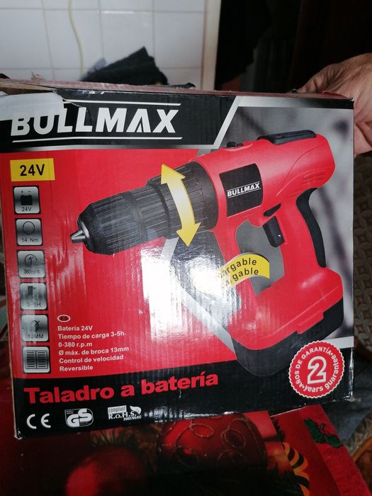 Mașina înfiletanta