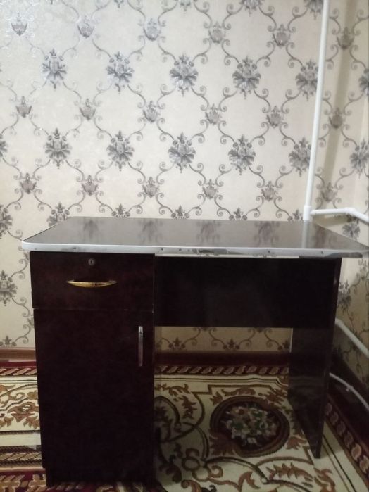 O'quv stoli va 2ta stuli