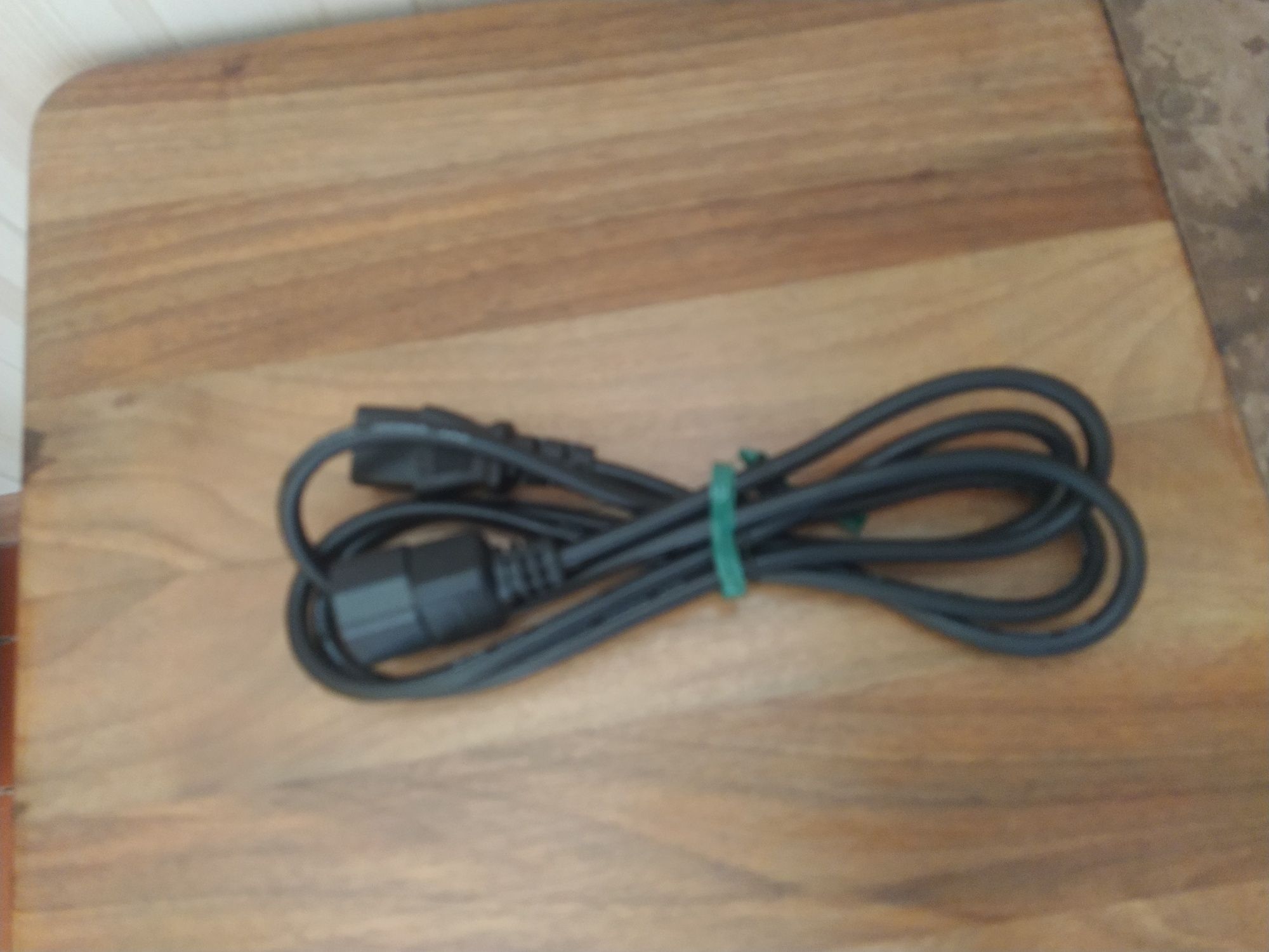 Сетевой кабель для питания и VGA кабель