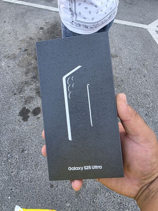 S 25 ultra почти новый