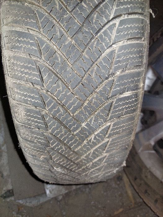 Jante tabla pe 14 4×100 cu anvelope / cauciucuri de iarna 175/70R14