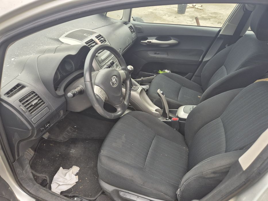 Тойота Аурис 1.6,124,к.с, бензин на части.  Toyota  Auris.