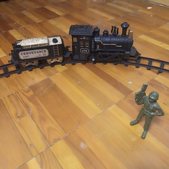 Железная дорога из пластика на батарейках