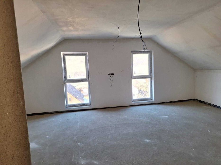 Persoană fizică vând casă individuală în Tăuți comuna Florești.