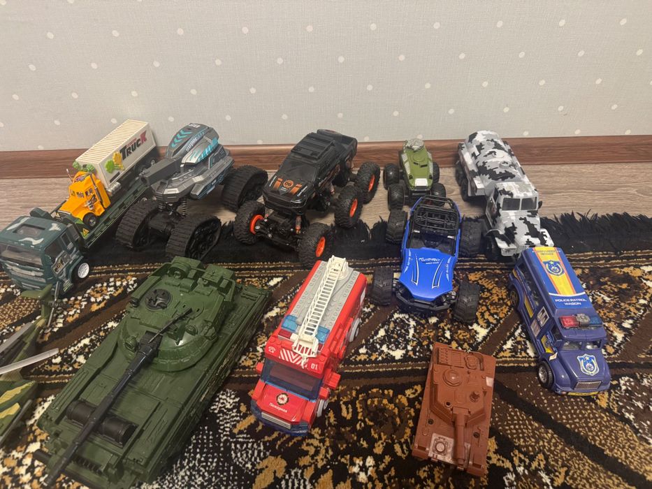 Продам игрушки машинки