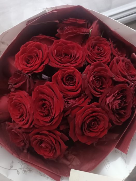 Букет из 15 роз, за 3500 отдам