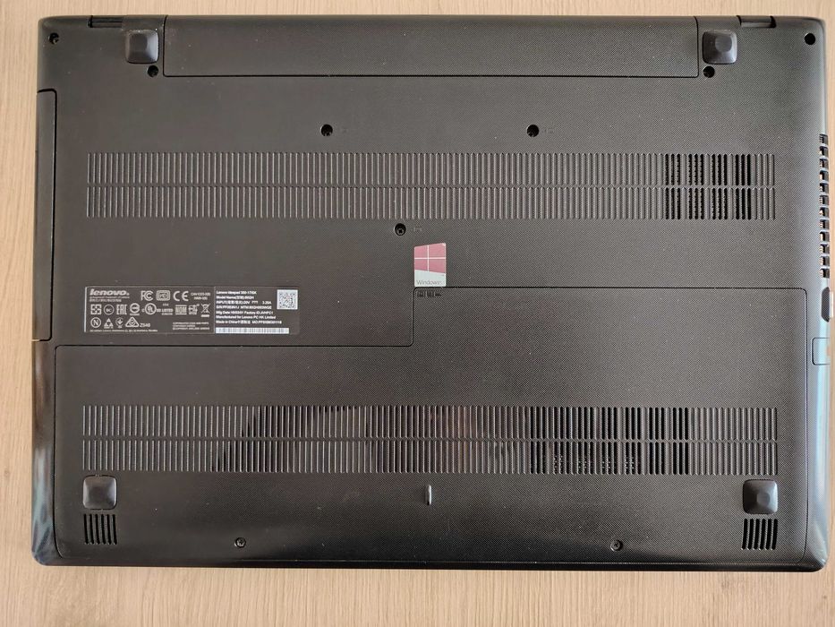 Лаптоп Lenovo 300 '17