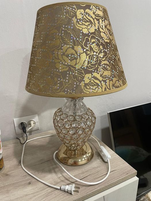 Светильник и люстра в хорошем состоянии рабочие