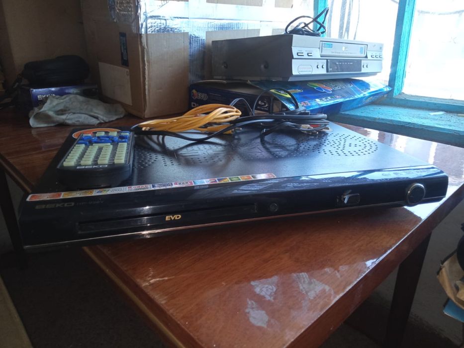 Дивиди DVD и видеомагнитофон