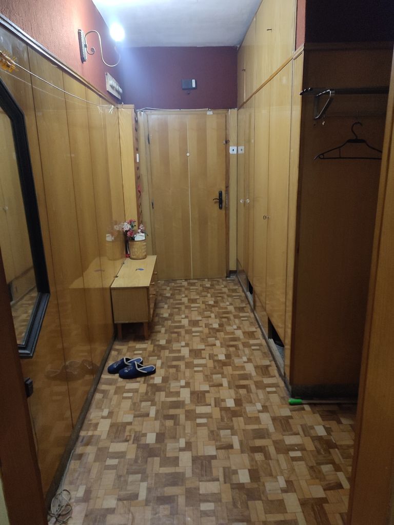 Продава се Двустаен апартамент в Враца, Квартал 103 - 68 кв.м за 4 €/кв.м - Снимка #8