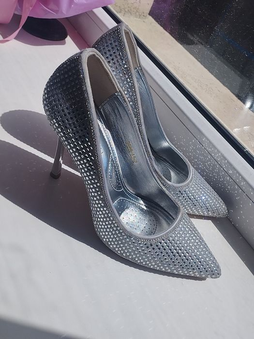 Обувь каблуки продам срочно