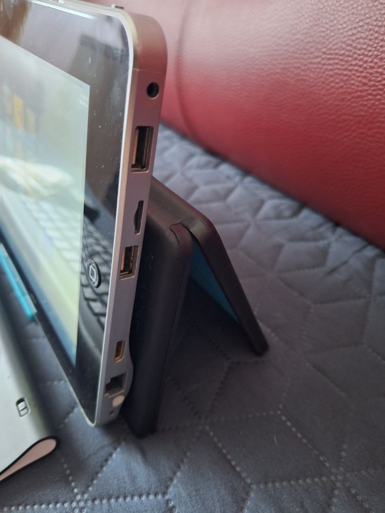 Tableta 10 inch+tastatura +căști