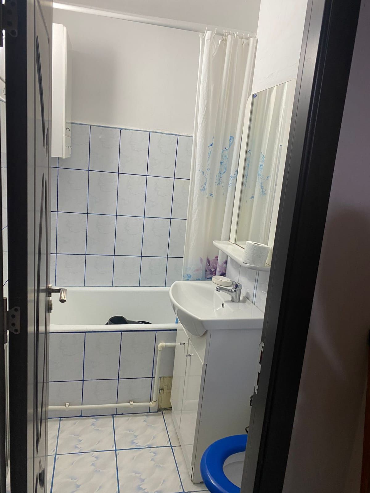 Închiriez apartament 2 camere