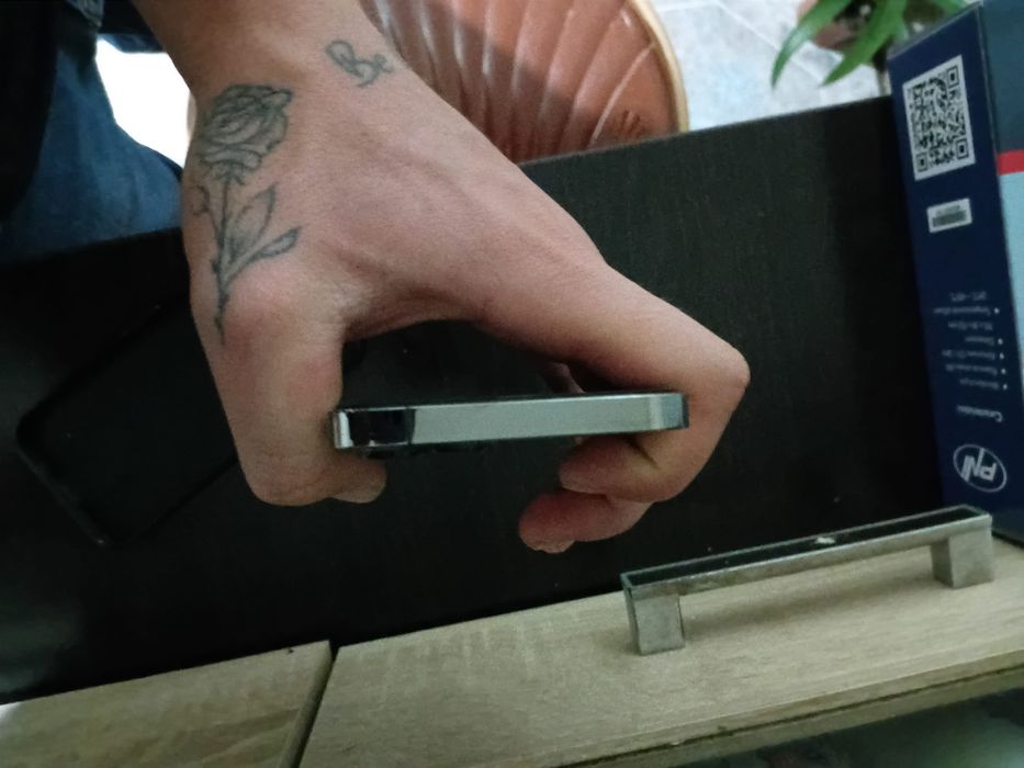 Vand iphone 12 pro 1100 lei