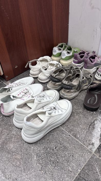 Бесплатно отдам обувь детская и женская