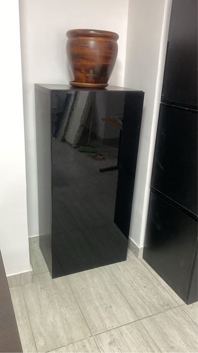 Dulapuri negru lucios