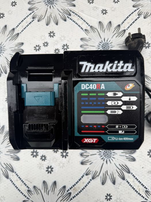 Бързо зарядно устройство Makita DC40RA, XGT, 40 V