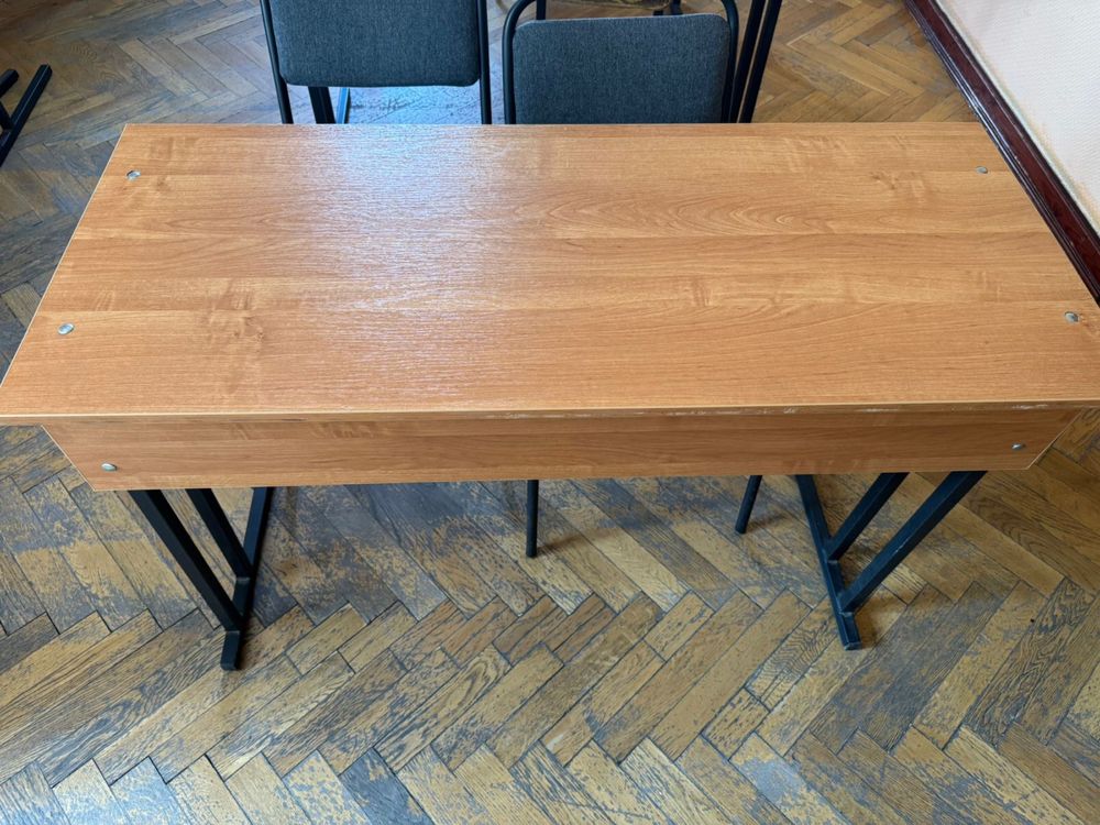 Продам две парты в хорошем состоянии