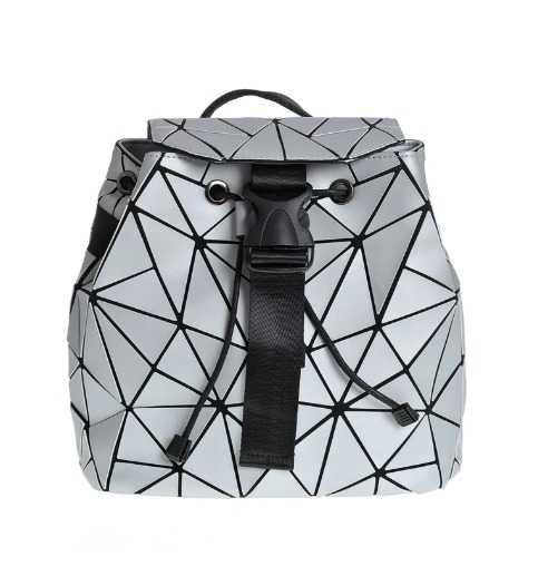 Meli Melo
Rucsac argintiu cu modele geometrice NOU!