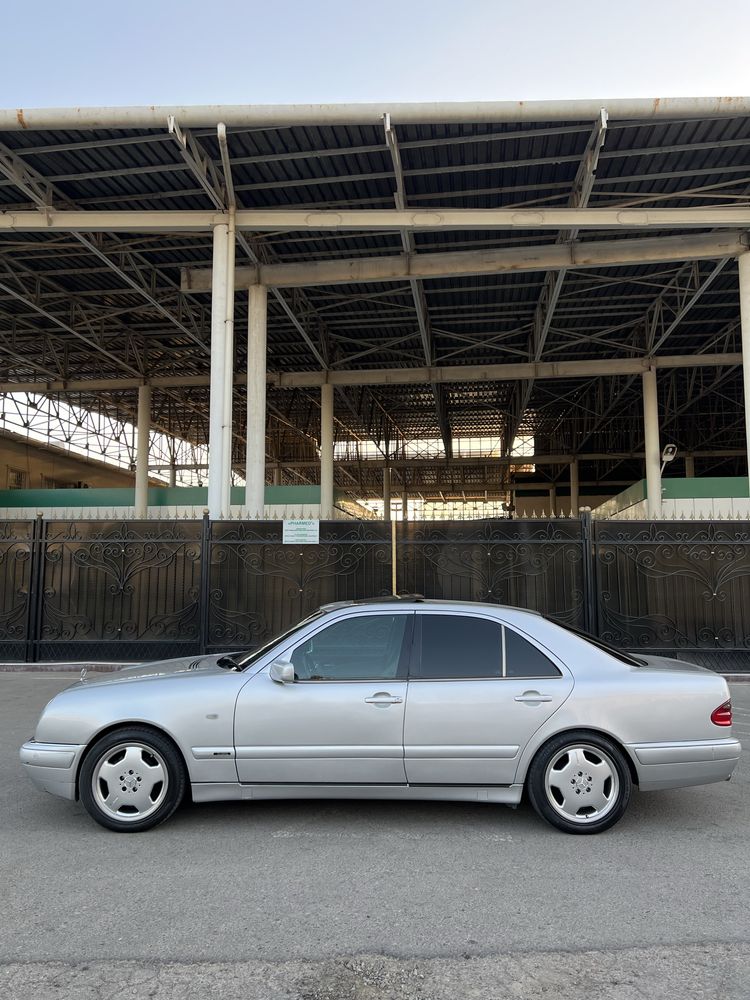 W210 Mercedes benz