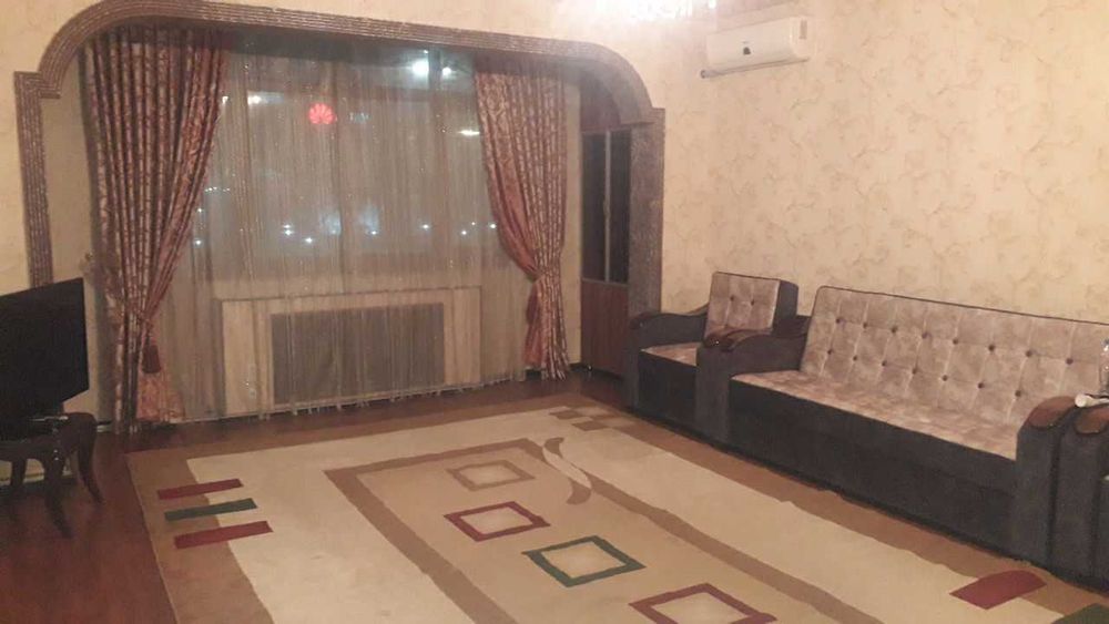 Срочно продаётся 2-ком кв в Чирчике!
8-Микрайон зал ТРОЯ РЯДОМ -й этаж