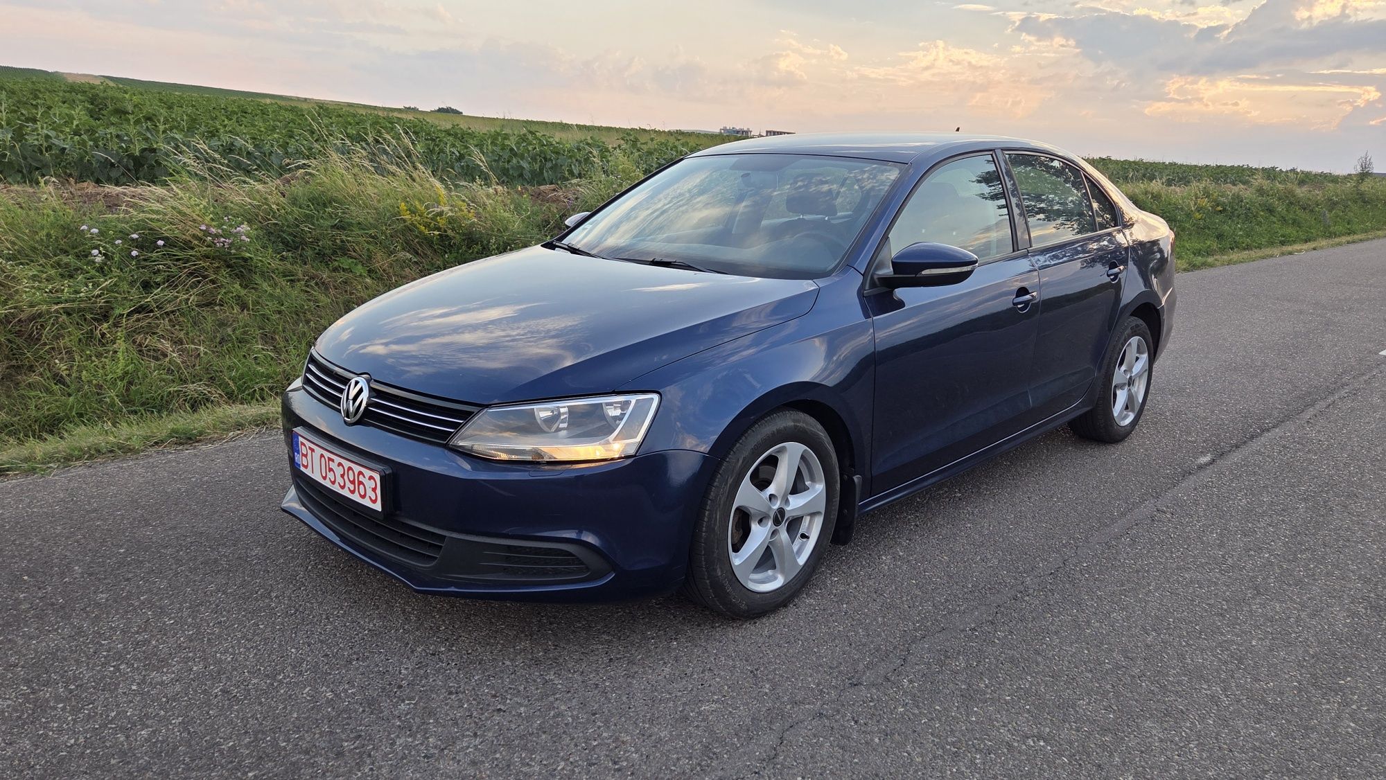 Vând vw jetta 2011 1600 diesel cutie automata