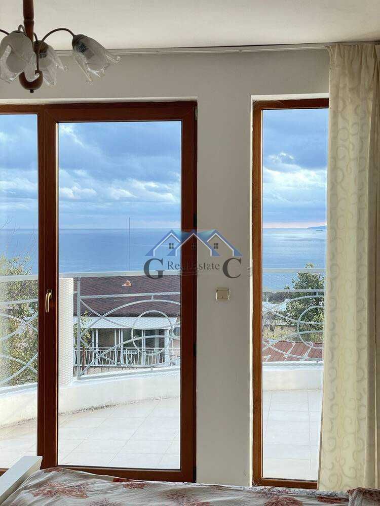 Дава се под наем Къща в Варна, Бриз - 200 кв.м за 1300 € - Снимка #2
