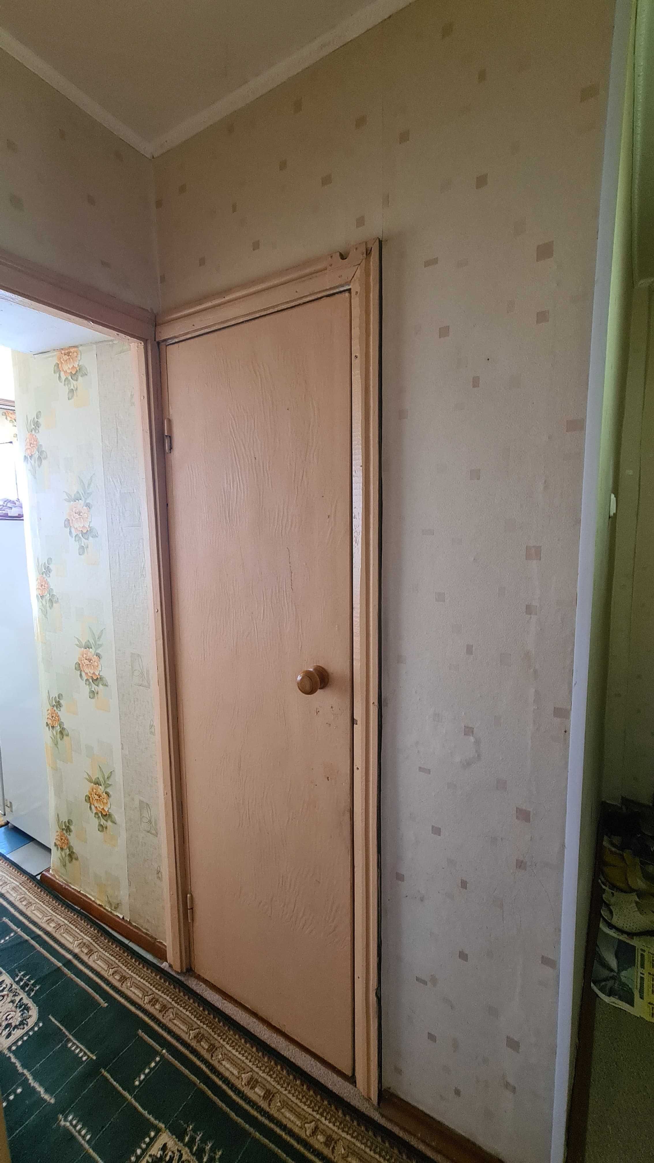 Продам 1-а ком кв в 6 мкр на 4 этаже.