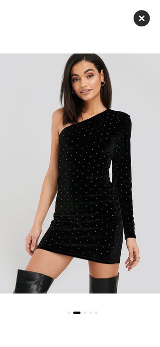 Къса черна рокля един ръкав с едно рамо с камъни NA-KD