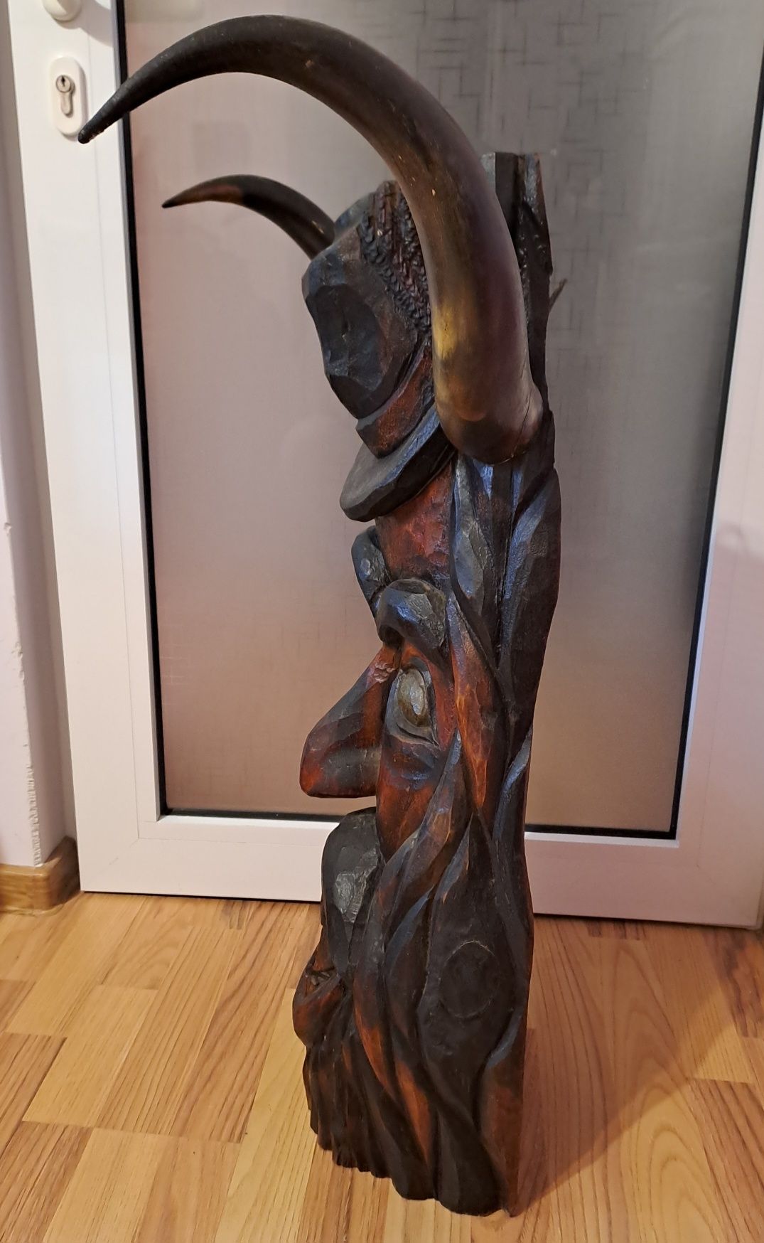 Masca decorativa sculptata din lemn, foarte veche cu coarne veritabile