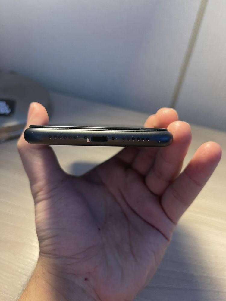 Продаю iPhone 11