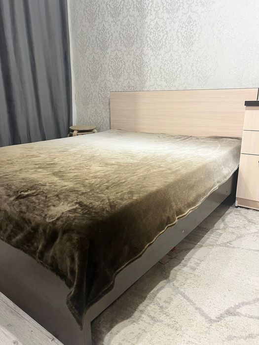 Кровать с матрасом