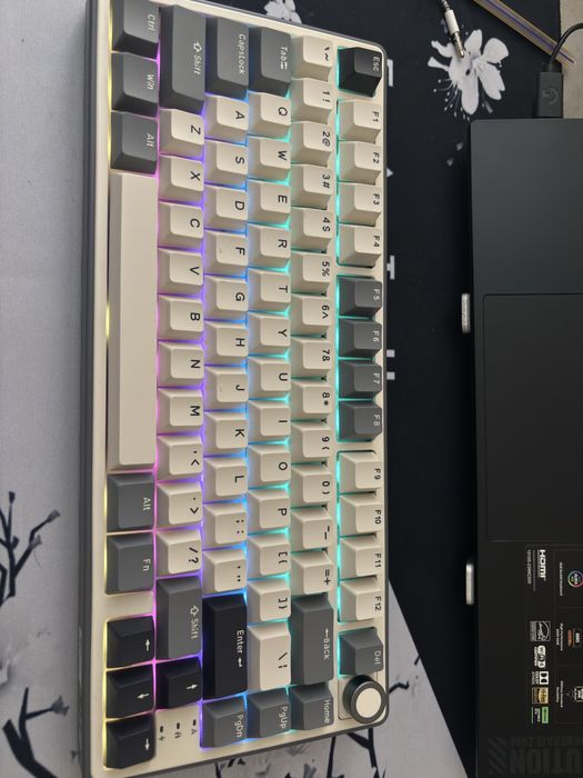 Клавиатура Royal Kludge r75 v2 с уникальной расцветкой